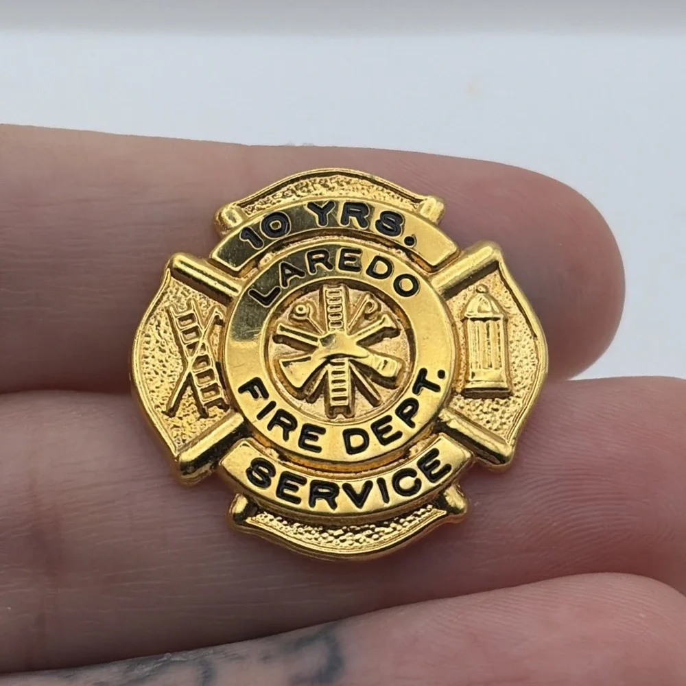 Laredo Texas Fire Department 10 Years Of Service Gold Tone Lapel Hat Pin